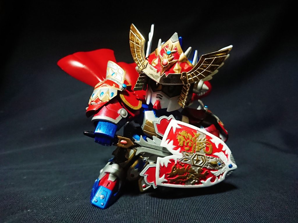 実は胸鎧は完全に接着しているわけではなく、ほんの少し上下左右に動かせます。
ヴァトラス抜刀や腕を前に出したとき、胸鎧が少し動くことで干渉を無くし、自然なポージングができるようにしました。
がしかし、まったく干渉しなかったので無駄に終わってしまいましたw