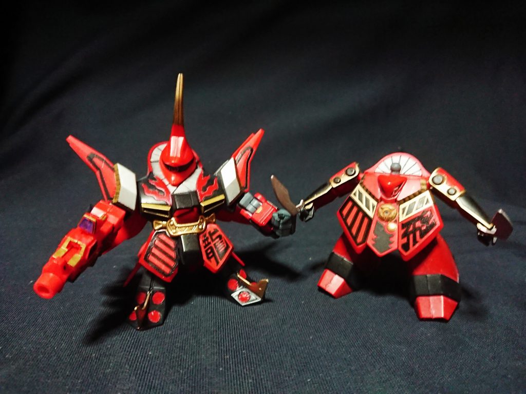 龍将にはCSフレームとSDフレームを。飛将にはCSフレーム下半身を使用しました。
最初は袁紹&袁術を使って制作予定でしたが、意外にパーツも合体方法も似てるようで似てないので却下しました。
スカート部の格子柄と漢字部分のみシールとなります。