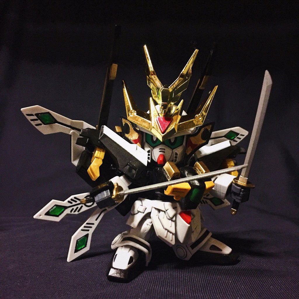 心眼集中形態はモチーフがゴッド、DX、ガオガイg… と、うまいこと混ざっててまとまりがよろしいようで。
バックパックが重く重心が後ろになりがちと見せかけて倒れないのも、LGBB號斗丸のバランスが良いためなのかも。