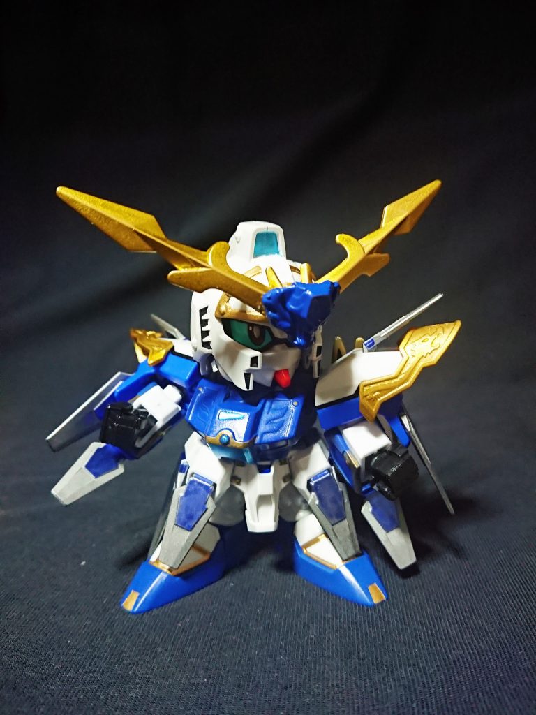 C-ファンネルは 鋭尖鏢 という鏢やクナイに見立てました。
全身に装備した場合、ドラクエでいう やいばのよろい 状態に。
もちろんナイフのように近接戦や飛び道具のような武器にもなりますが、劉禅のイメージらしく打って出るよりも身を守るタイプのキャラクターに設定しています。
三国志演義のような無能や暗君というわけでもありませんw