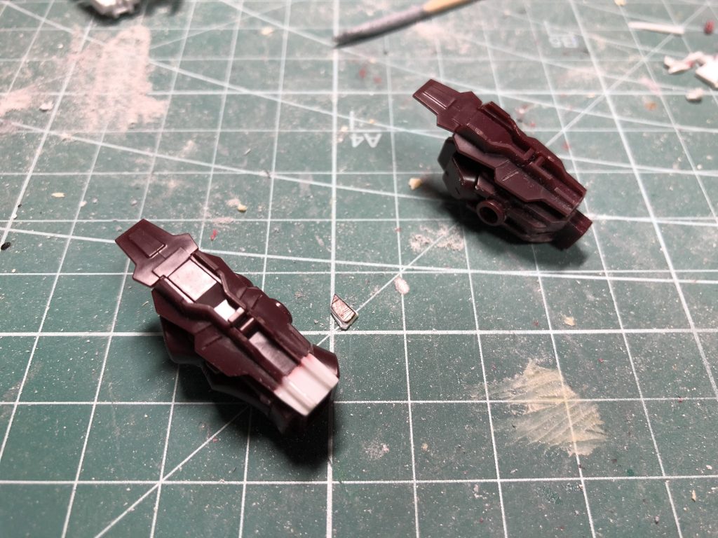 両腕の細部を交換移植。取り返しのつかなくなった所はプラ素材で作成。