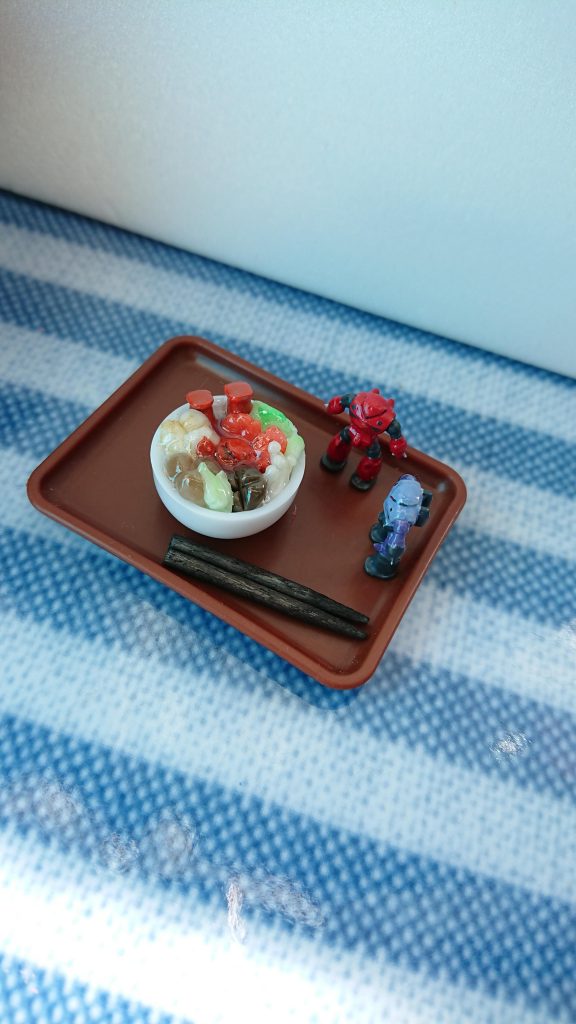 ⑥ミニサイズには旧キットのガウに入ってたゴックを茹でています(笑