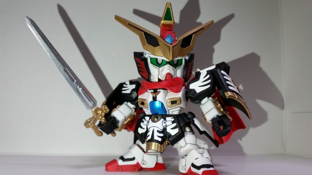 孫堅ゼフィランサス
江東の虎の異名を持つ孫策、孫権、孫尚香の父。志半ばで命を落とす事となる。

轟大帝孫権のキットに孫堅のマスクパーツがついており、マスク交換することで再現可能です。