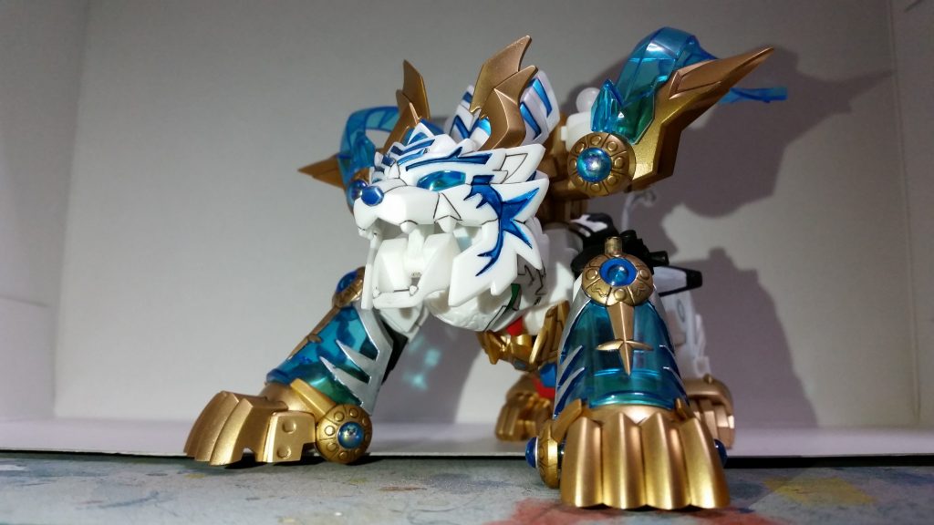 獣神形態
闘気を纏って突撃する必殺技『王虎轟獣撃』を繰り出す。