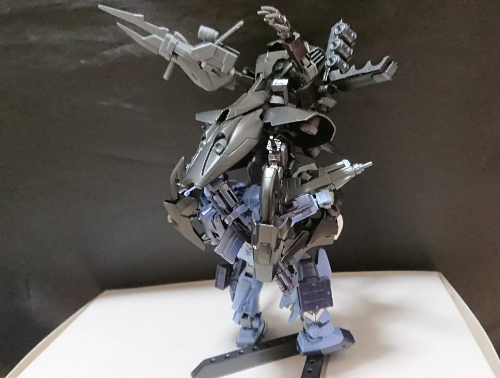 敵を拘束する図。