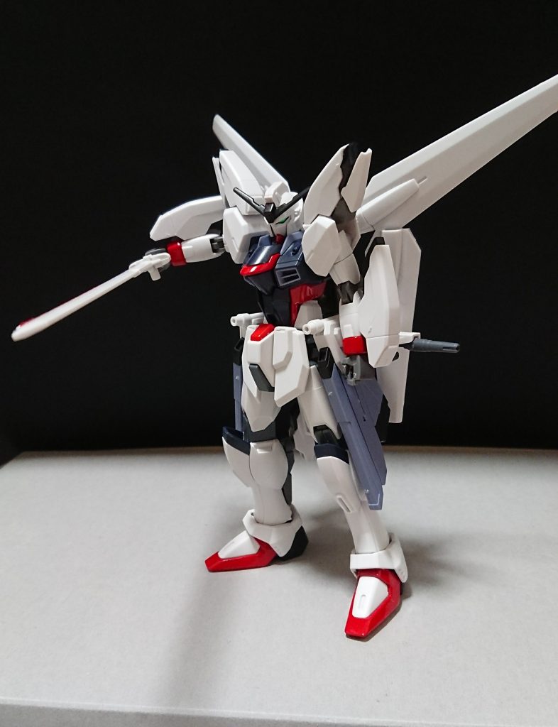 機体名：B(ビルド)S(サテライト)セイバー

[武装]頭部ビームバルカン×２、胸部バルカン(単発式)×２、ルプスビームライフル、ラケルタビームサーベル×２、クスィフィアスレール砲×２、ビームデバイス×２、エクスカリバー、となっている。


[総合スペック]1.0～13.0の内。
8.8～9.5と想定。


火力特化型で高スペックな機体、特定の条件を満たすと一時的に機体性能が飛躍的に向上する、なお地上にいる場合特殊条件は夜でないと満たせない。
(特定の条件を満たすとこの機体が持つ全てのビーム兵器のビーム色が青になる)

特定の条件とは月、又は地球に自機が背を向ける事。

背部に装備されたサテライトウィングに月(あるいは地球)を映すと惑星のエネルギーがBSセイバーに蓄積され機体のエネルギー量が爆発的に増加されるといったもの。
しかし惑星から貰ったエネルギーを全て使い果たさないと他の惑星からエネルギーを受け取る事は出来ない、１度自機の機体エネルギーをほとんど使い果たす必要性がある。
この機体は惑星から貰ったエネルギーを他の機体に供給する事が出来る。

仮名として月か地球からもらったエネルギーで自機を強化した状態を「解放形態」と名付けて説明しよう。

BSセイバーは惑星からエネルギーを受けとる以前に100秒足らずだが解放形態になれる、解放形態になると通常の形態より機動力と火力が大幅に向上し以下の追加効果が付与する↓。

頭部ビームバルカンの発射速度向上。
(頭部ビームバルカンの色は元々青い)

ルプスビームライフルが照射可能になり有効射程距離が飛躍的に伸びる。

エクスカリバーの切れ込みがチェーンソーのようになり敵機の装甲と内部フレームを切り裂き砕きながら少しづつ溶かす事が出来るようになる。

ビームデバイスでの照射の威力と有効射程が向上、しかし照射中に腕部を動かしてビームを移動させられなくなり直線的に撃つことしか出来なくなる。

胸部バルカン砲から極細のビーム照射が使用出来るが、１度撃つと解放形態を終えた後でも胸部バルカンが使用出来なくなる。

といったものが解放形態時の追加効果である