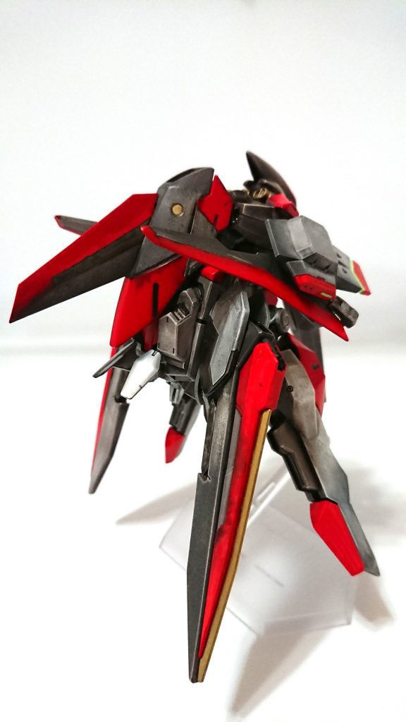 ・インファイトモード
陸戦用形態であり、近接格闘形態。
ただし可変機能を有するが故に他のガンダムフレームと比べると格闘能力は低い。

武装
・頭部ビームマシンガン 2門
頭部に搭載されている小出力ビームマシンガン