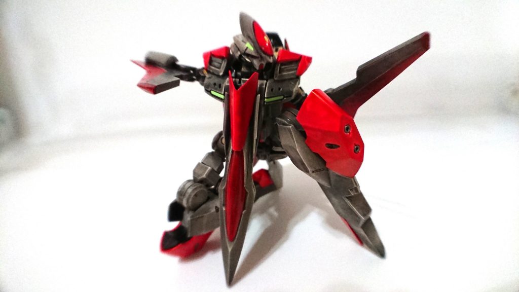 ・腕部レアアロイブレード
肘の部分に付いている補助翼を近接格闘用のブレードとして使用可能。