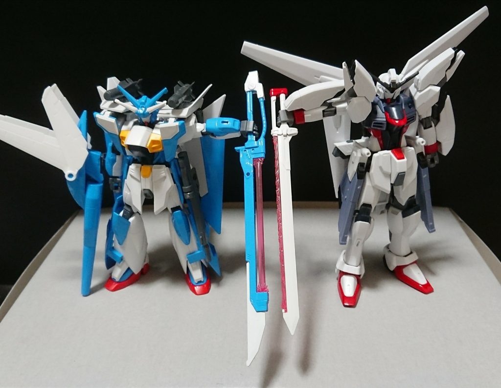 B(ブルー)S(スカイ)セイバーはB(ビルド)S(サテライト)セイバーが持つ惑星のエネルギーを供給出来る程エネルギーに空きを作れるようビーム兵器を増やしている。
ビーム兵器を多用して機体のエネルギーが無くなっていく所にBSセイバー(右)がBSセイバー(左)にエネルギーを供給するというシステムだ。
そしてビルドサテライトがブルースカイにエネルギーを供給した場合ブルースカイ・セイバーも解放形態(仮名)になる。
ブルースカイが解放形態になると機体カラーが水色から紺色に変わりMS形態時での機動力が向上しシュベルトゲベールの切れ味が良くなる。
供給するにはエクスカリバーとシュベルトゲベールにあるビーム刃の部分を当てる必要がある為双方どちらかの武器が壊れている場合エネルギーは供給出来ない。