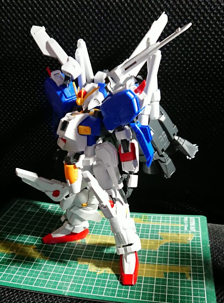 首、脚部の改修中。膝関節のポリキャップは軸に真鍮線を通して強度を確保しています。