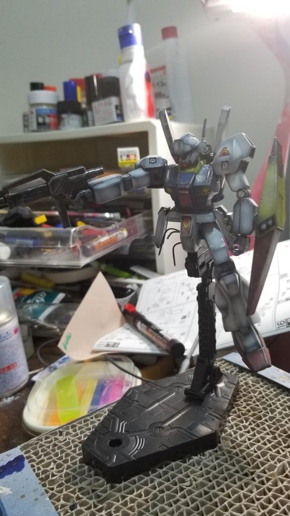 全体は黒立ち上げ。
そこに部分塗装とつや消しコートしてドライブラシしてます。