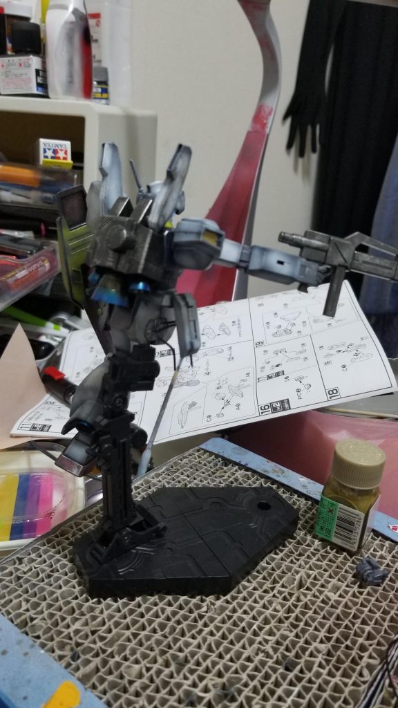 バーニアは光沢のままです。
折れた足にはなんかコードぶっ刺してます。