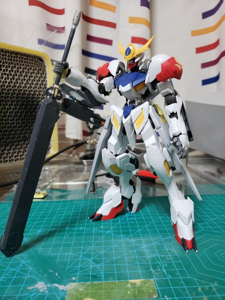 表面処理や加工が終わり塗装直前のものになります。