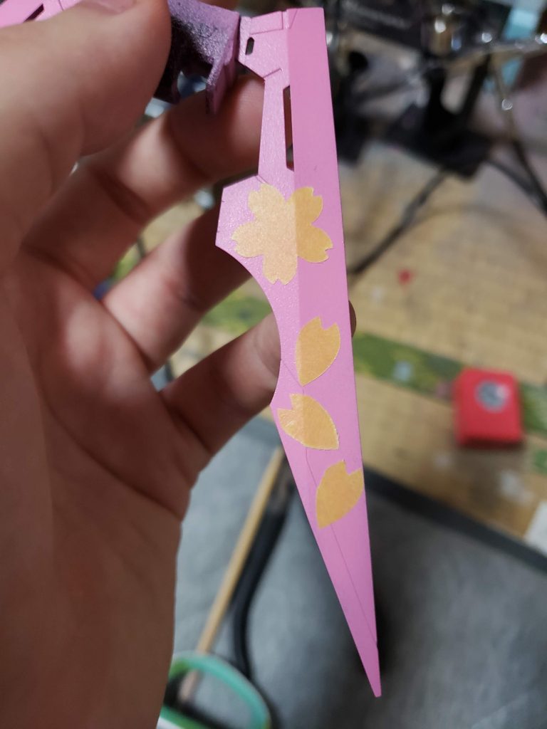 桜柄はピンク下地にクラフトパンチで型取りしたのを貼ってます