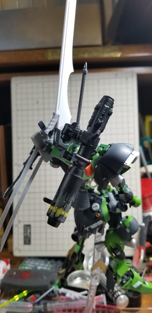 まだパテも残っていますが、バランス見るのに盛ってみました。