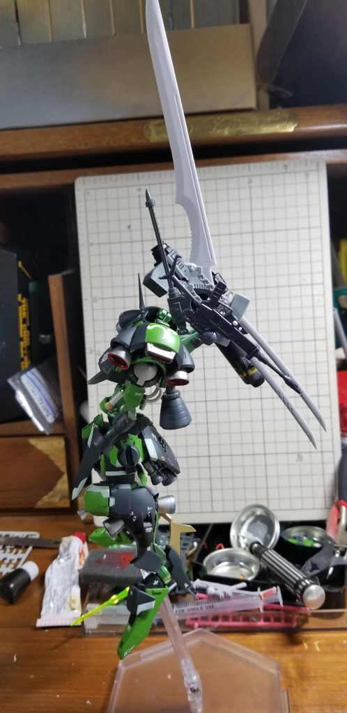 横から。
背面というか、肩甲骨のあたりより上にごちゃっと乗せたかったので、これはイメージ通りです🎵
因みに、バックパックのベースは、パラスアテネの踵パーツです👠