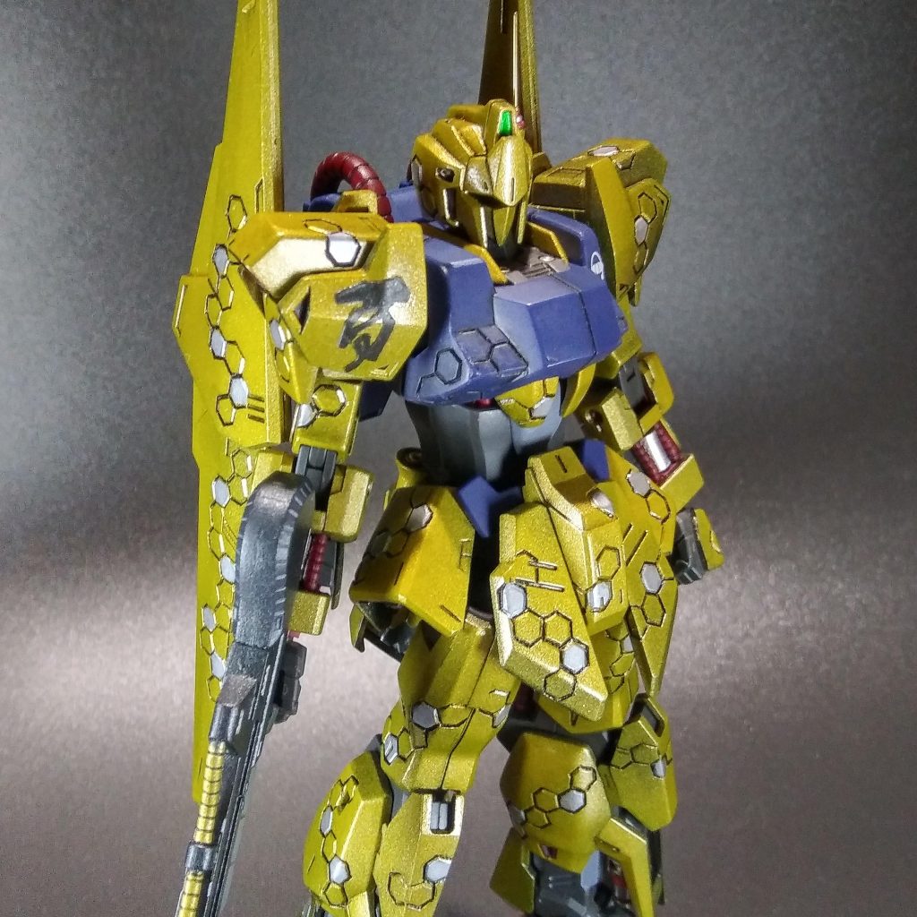 「百」のマーキングはUVレジンで自作した立体物です。