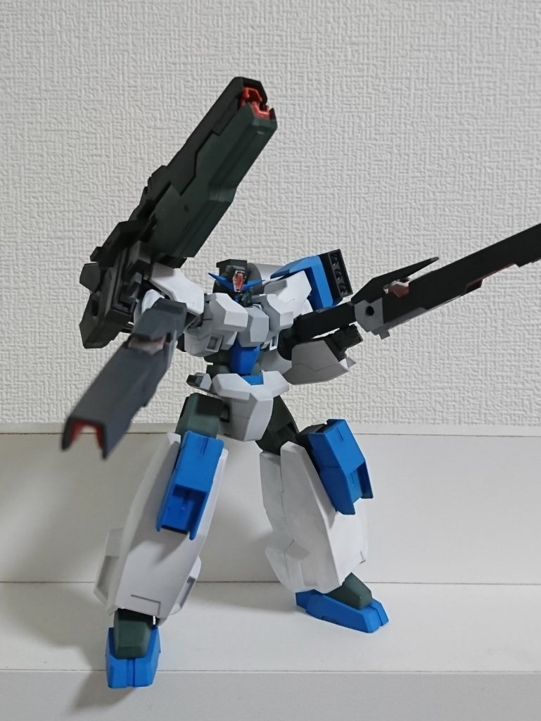 セラヴィーガンダムGNHW/Bをベースに、ヴァーチェのバズーカとバックパックをミキシング。他にもジャンクパーツを使用したり一部プラ板で自作。配色はFAZZ風。