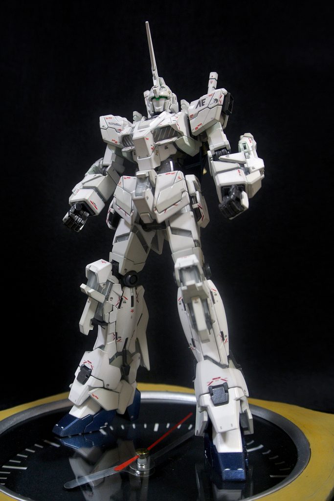 差し替えミキシングだけで済まず、頭部、肩のダクト、膝脇のサイコフレーム未展開部分でプチ工作初体験。