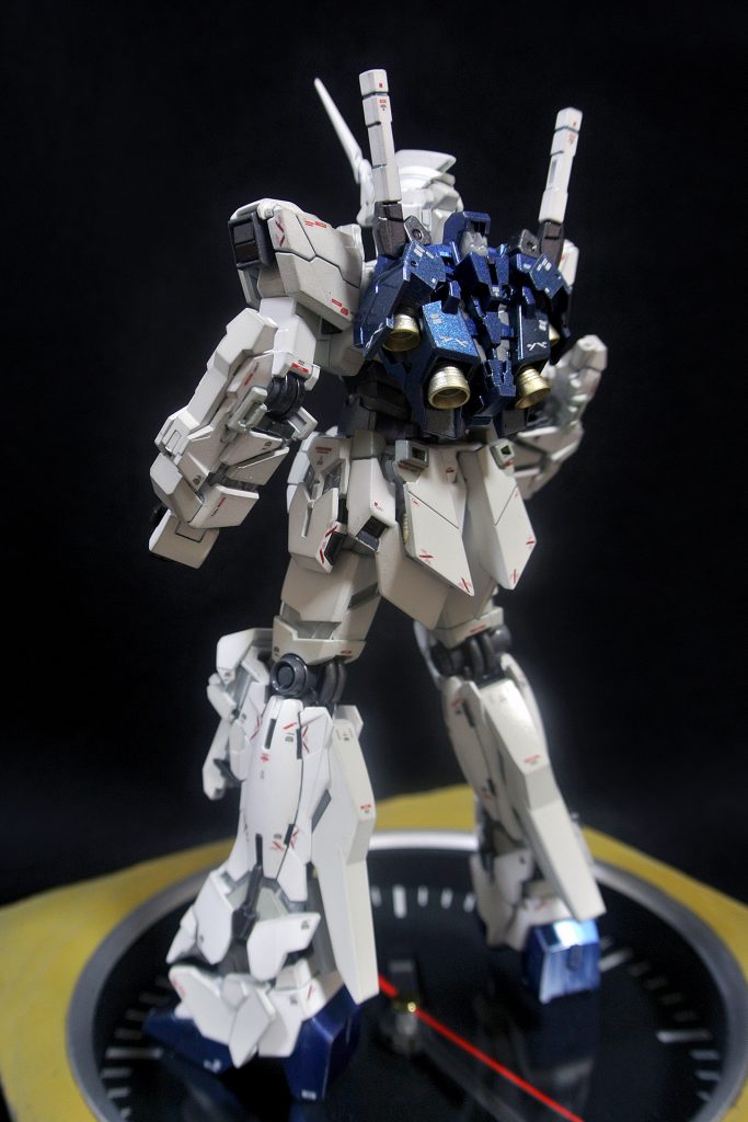 エア缶・屋外での塗装だったため、細かいことは考えず、とにかくムラなくを目標。エッジはウェザリングマスターで付け足しました。