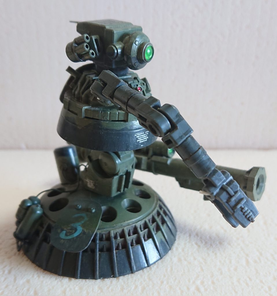 頭部はボールのフィフティーンキャリバー基部、腕や各部にガンプラバトルアームアームズのパーツを使っています。