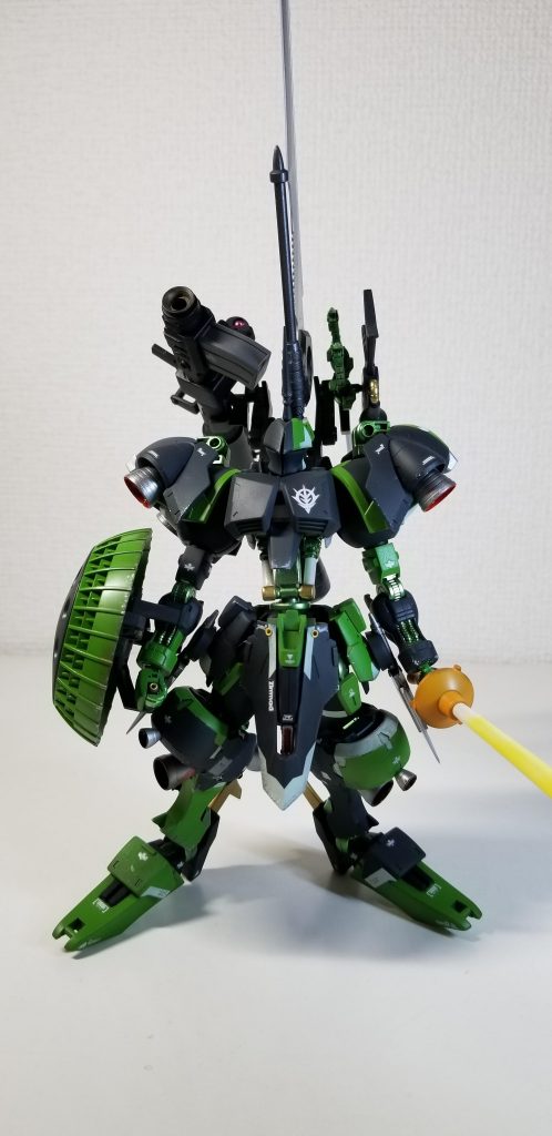 これだけ重装備になっても自立OKでした。
流石ガンダムフレームのお陰ですね。
こうやって見ると、ちょっと胴長短足かなぁ?色も相まって、🐸ぽい?