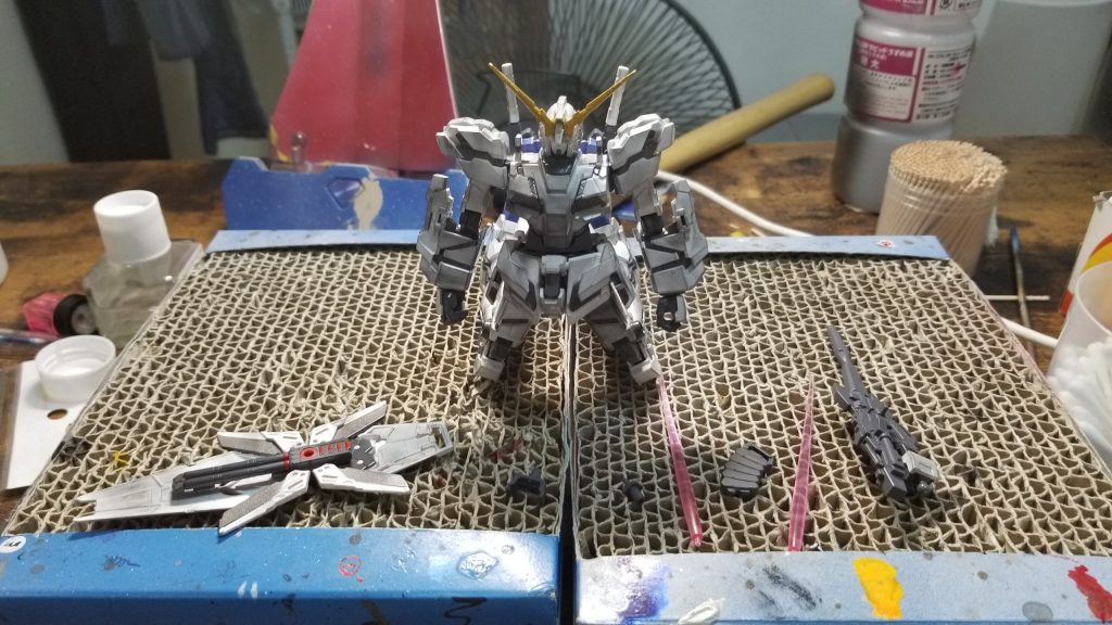 グレー系のパーツはメカサフだけです。
バーニア一応メタルブラックの上にクリアブルーで焼け跡塗ったんですけど自家製半光沢コート(EXクリアになめらかスムースドボン)で見づらくなりましたねえ。