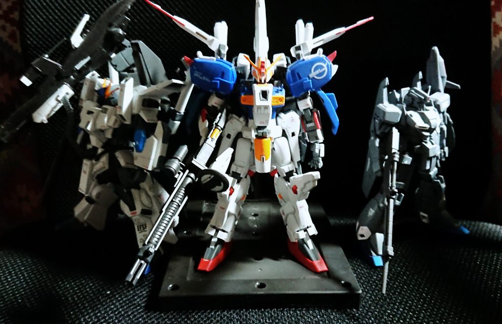 以前製作したFAZZ、ゼータプラスと。