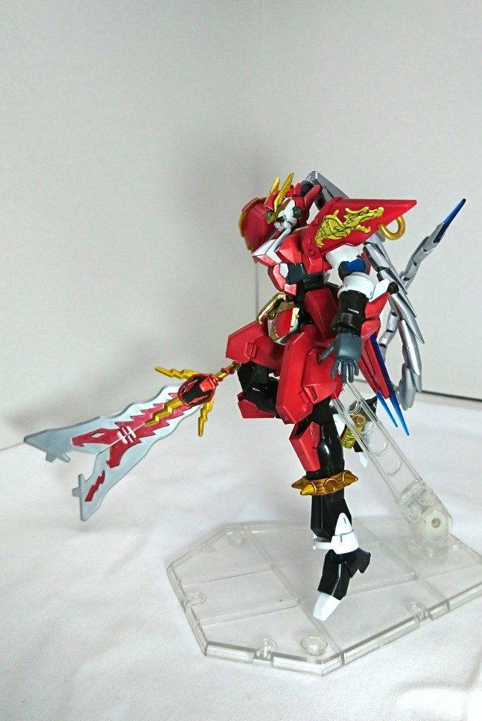 横から。
シアクアンタから移植したおしりのクリアパーツと統一性を持たせるため、腕もクリアパーツの色が一緒のシアクアンタを使用しました。