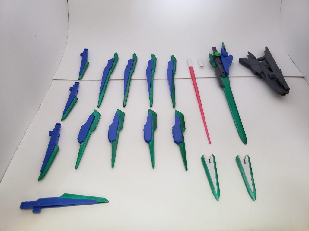 高エネルギービームライフル×1
スタントソード×1
ビームサーベル×2
ソードビット×12
小型ミサイル×8(ブースター装備)
ワイヤー付きブレード×2(ブースター装備)