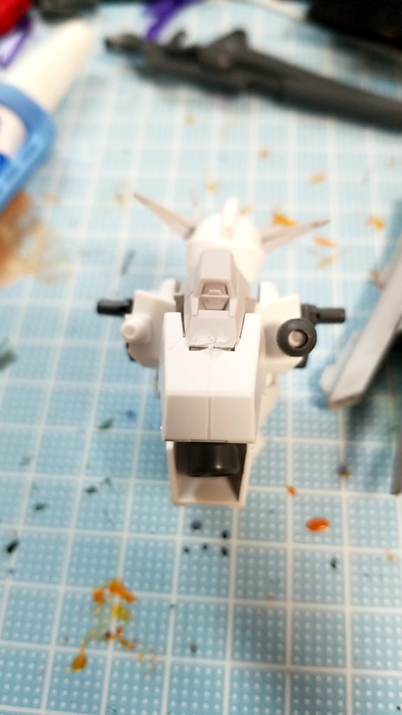 後ろは少しパーツをくっつけている