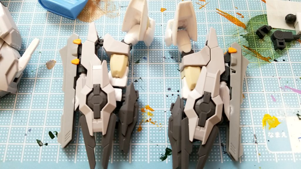 両腕
サブアームの代わりにストライクノワールのリニアガンを追加