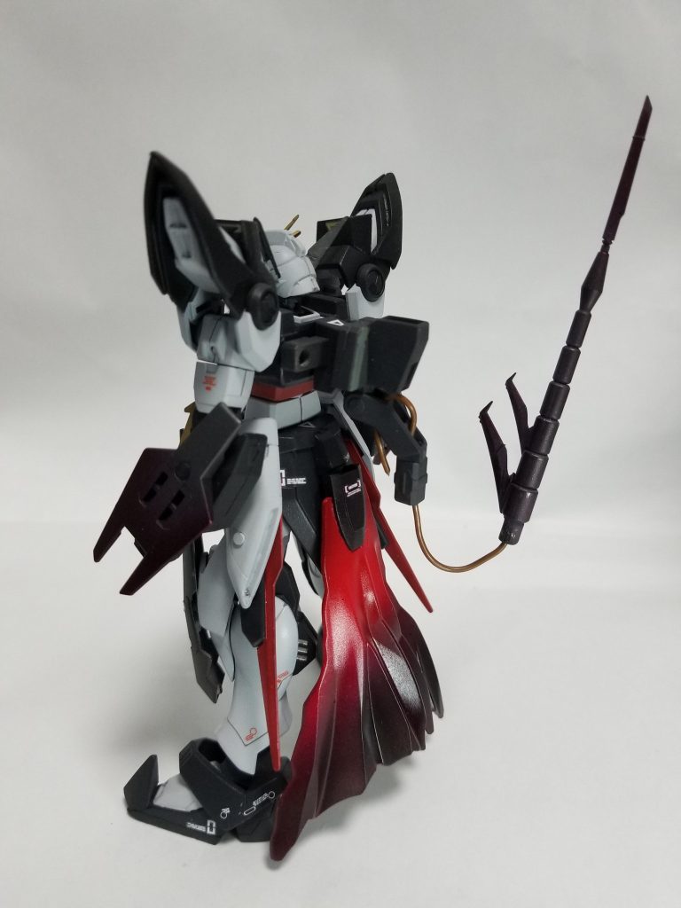 通常時背面
腰マントやテイルブレードなどがあります。