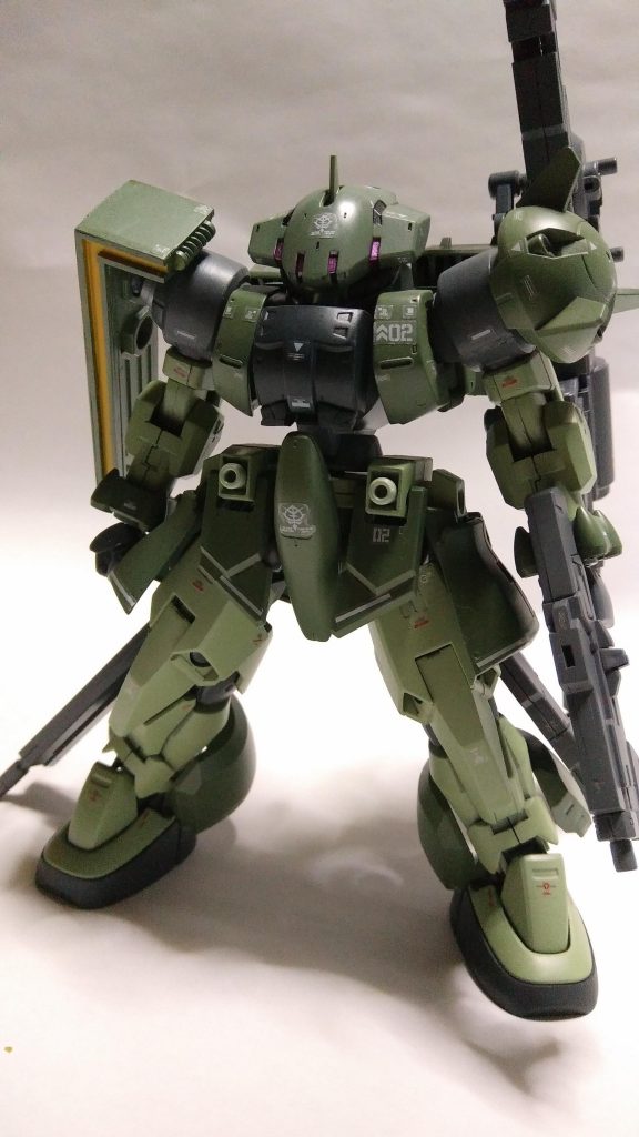 頭部強化センサー装備
射撃や索敵等の機能を強化される。
STジンクスの頭部パーツが奇跡的にザクの頭部にフィットしたので採用しました。