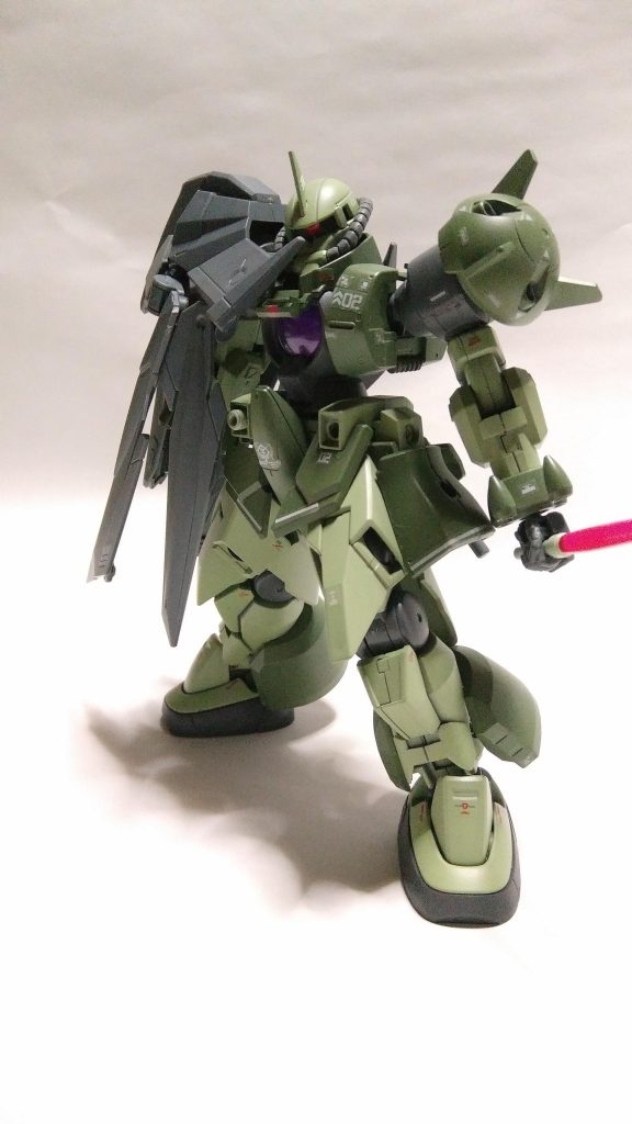 ノーネームライフルを買ったので小ネタとして作ってみました。
バックパックはノーマルのドライブに胸部の装甲も一部外してやっと装備でき右手の可動もほとんど死んでます(笑)