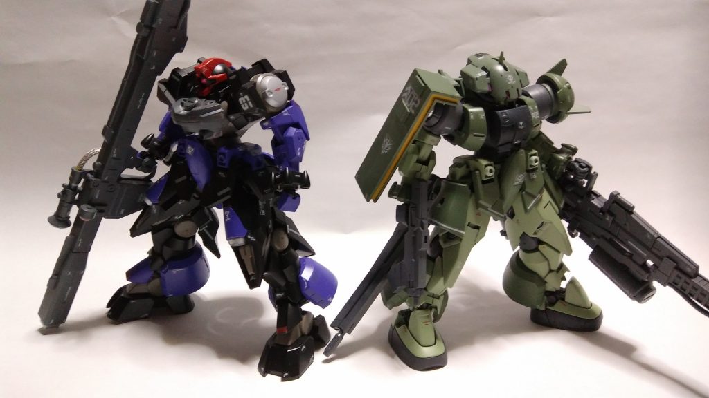 フォース「complete&collapse」の2機です。
実はジンクスゲルググを作ろうと画策してたのですが、オーガの買い直しにスプレーの買い込みと諸々の諸事情によりほぼ廃案となっいます。