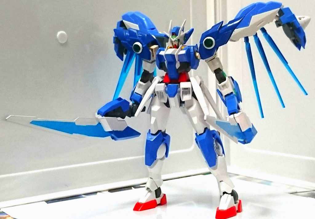 HGBD ダブルオーダイバーをベースに、

・HGBF ウイングガンダムフェニーチェ×2
・HG ダブルオークアンタ×2
・HGUC Hi-νガンダム
・HG ガンダムAGE-FX バースト
・HGBC ダークマターブースター

を使用しています。色はいつものタミヤスプレー。
コンテスト中だと聞いて急ぎで改造したんで、所々見るに耐えなくなってます………(汗)