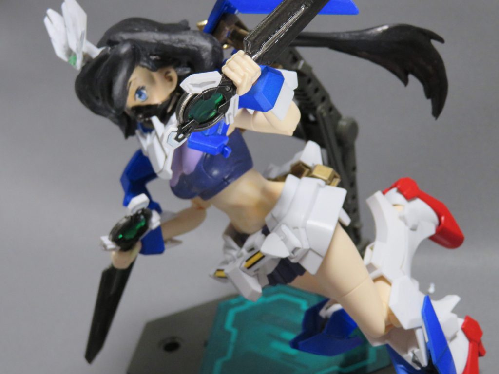 アヤメ「ダブルオーダイバーの機動性が強力ね。零丸とはまた違うパワーを感じるわ」
リク「武器の使い勝手はどうですか?」
ア「悪くないわ。GNダイバーソード改造のGNクナイ、良い仕上がりよ」
リ「粒子充てんすれば、パワー押しもできますから」
ア「それは、いいんだけど・・・ねぇ」
リ「?」
ア「*露出*、多くない?」
リク・ユッキー・コーイチ「「「*気のせいです!!*」」」