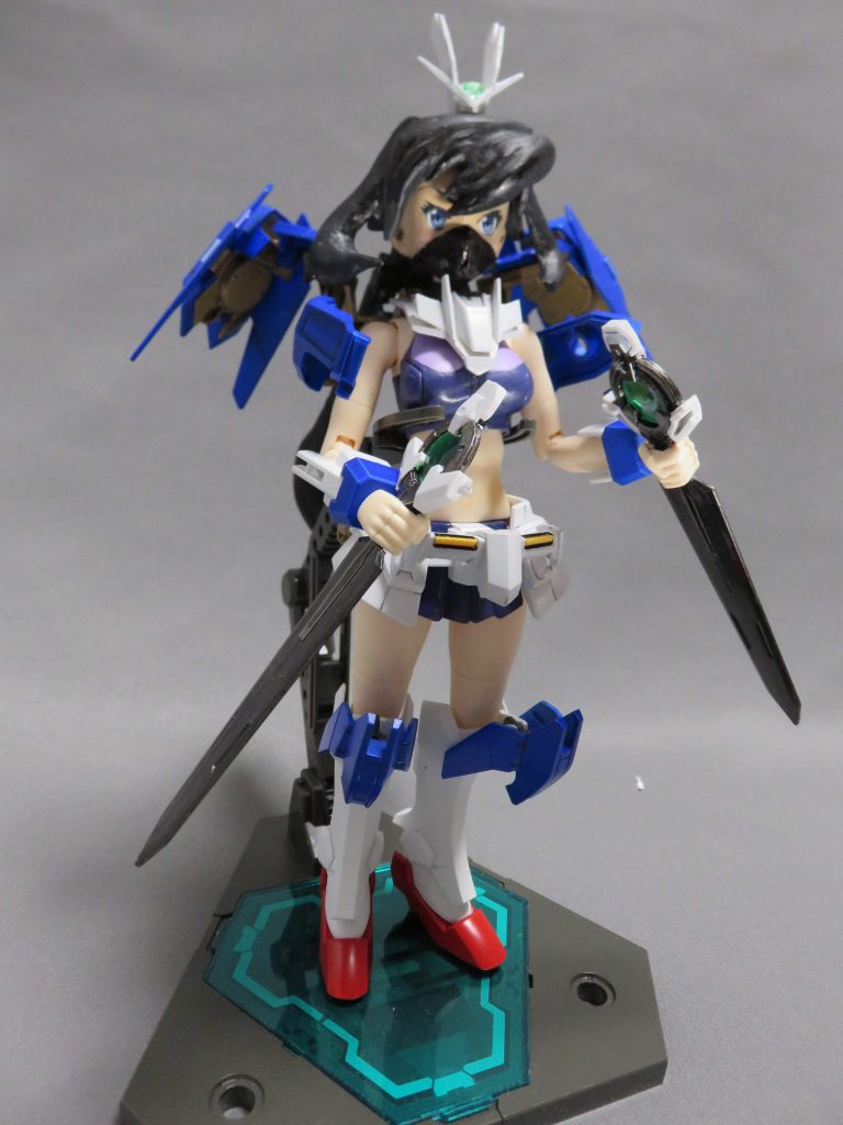 (GNクナイは両手に装備も可能)