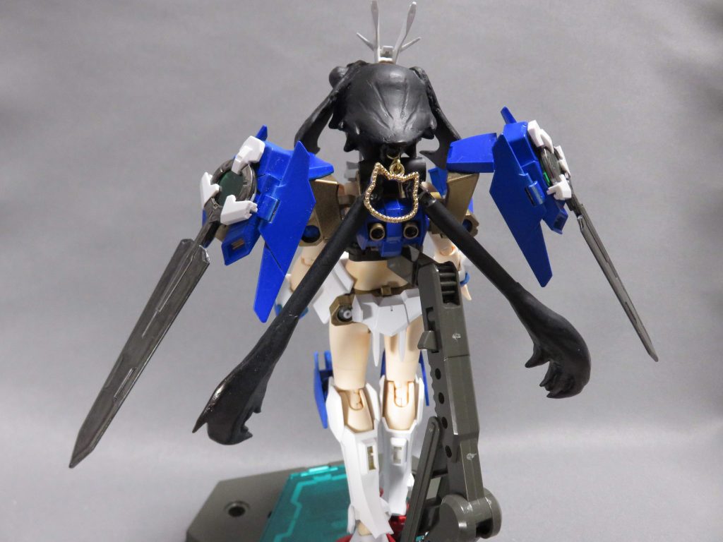 (後ろ髪を束ねる髪飾りは、猫型にアレンジです)