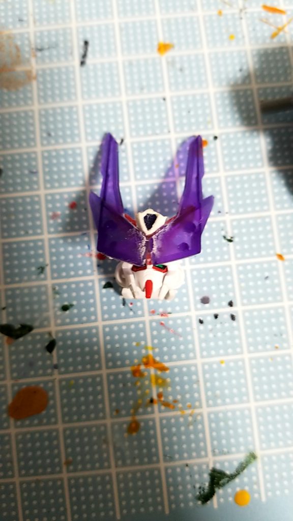 アストレイレッドフレームがベース
頭部はアンテナ部にトランジェントグレイシャーのクリアパーツを使用し、武者の兜みたいな感じに