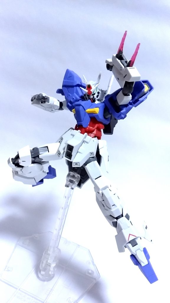 腕のバタフライエッジは装着したままでもビームを発振させることが出来ます!