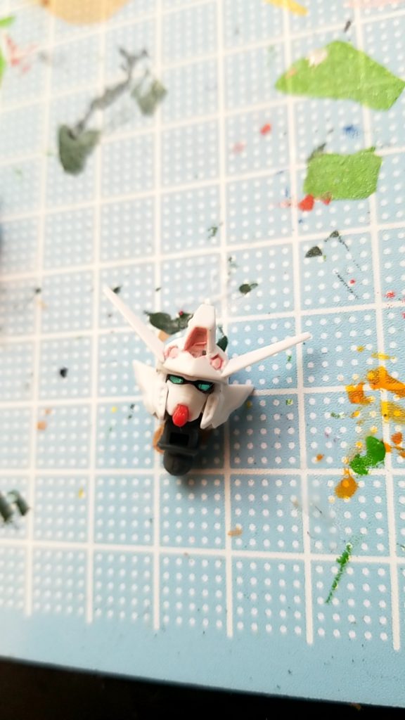 頭部はウイングのセンサー部を切り落とし、AGE2ノーマルのセンサーを取り付けた