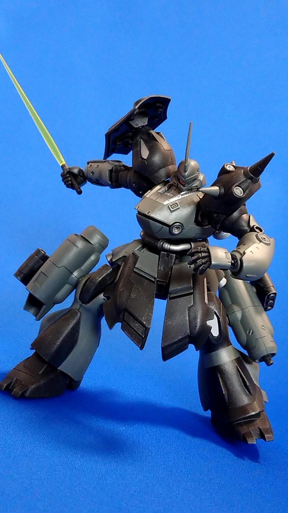 ビームサーベル
シュツルムあった所にサーベル収納＆スラスターを追加しました