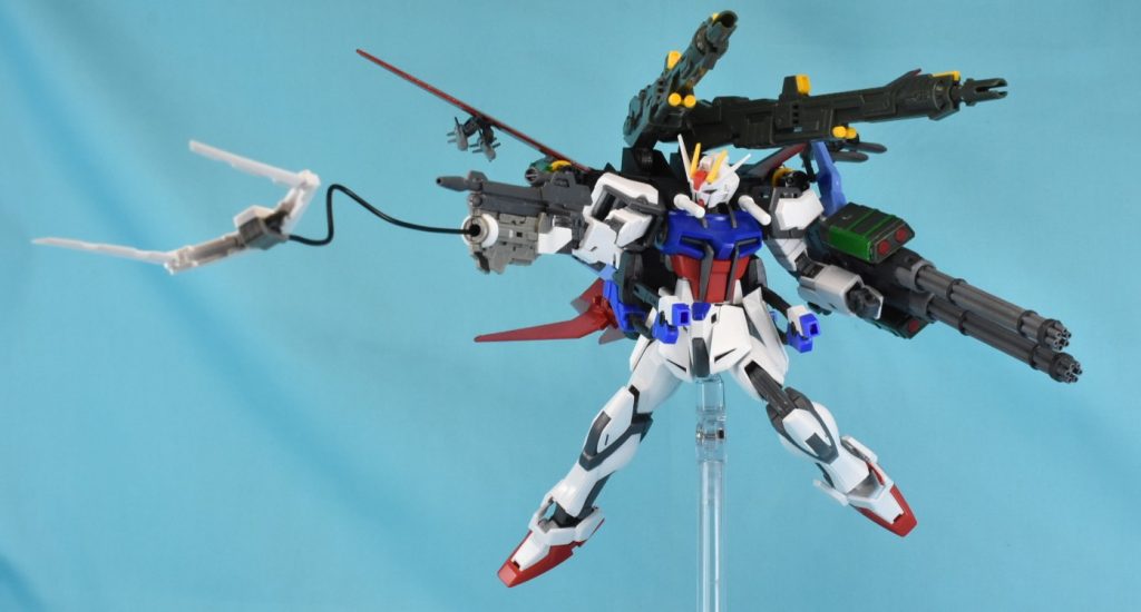 拙者、ライフル下の付け替え可能な武器大好き侍。
ストライクのライフルに、FAガール『バーゼラルド』の背部アーム腕を接着。サブライフルとアンカーユニットの付け替えを可能にさせました。