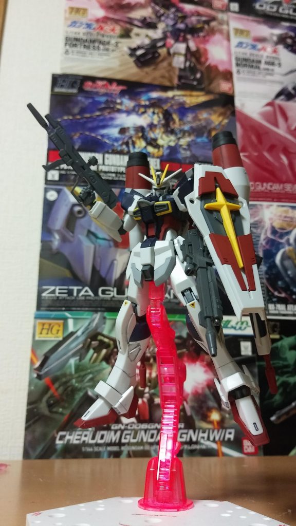 ブラストシルエットを元に射撃戦仕様にカスタムされたクーゲルシルエットを装備している。