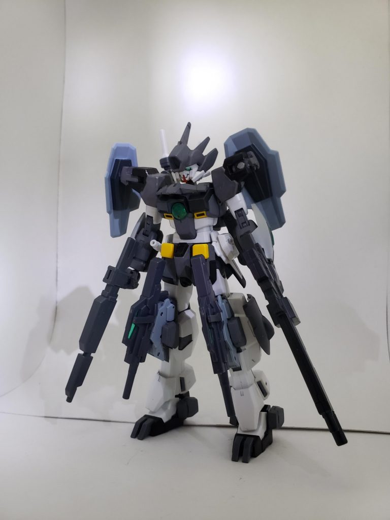 軽装状態フロントショット
近中距離型をコンセプトとして、
バックパックをビームサーベルとビームマシンガンに変更、サイドアーマーをビルドストライクの物に、脹脛のパーツをジャンクと交換しました。