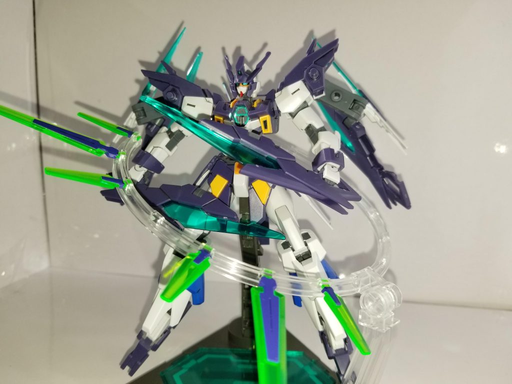 Cファンネルを展開した状態。
この状態までは機能に制限をかけることなく、機体性能を発揮し続けることができる。
もちろん本来の用途通りにビームの反射も可能である。