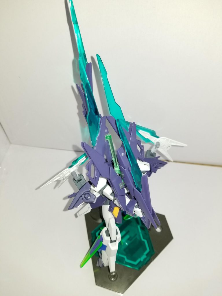 合体武装　EX-カリバーオマージュ
チャンピオンの必殺「EXカリバー」をイメージしてFファンネルを組み合わせた巨大剣。
ガンプラ1個分の身長に匹敵する大きさの剣になる。

が、タヌベロスはCランクで獲得する必殺技は【拡張機動（エクステンドマニューバ）】という機動性向上系を取得済みである。
その為、これは外見を楽しむ為だけの武装となってしまった。