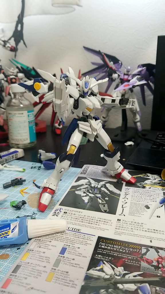 ガンダムバエルをベースに改造
大まかには脚をストライクフリーダムのものに、サイドアーマーをウィングガンダムのものに変更
頭部と胴部はそのまま使用